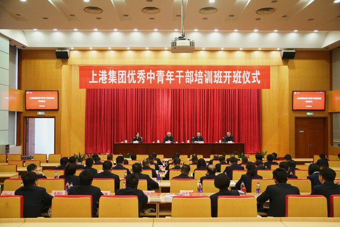 振东分公司连续高效接卸进博箱